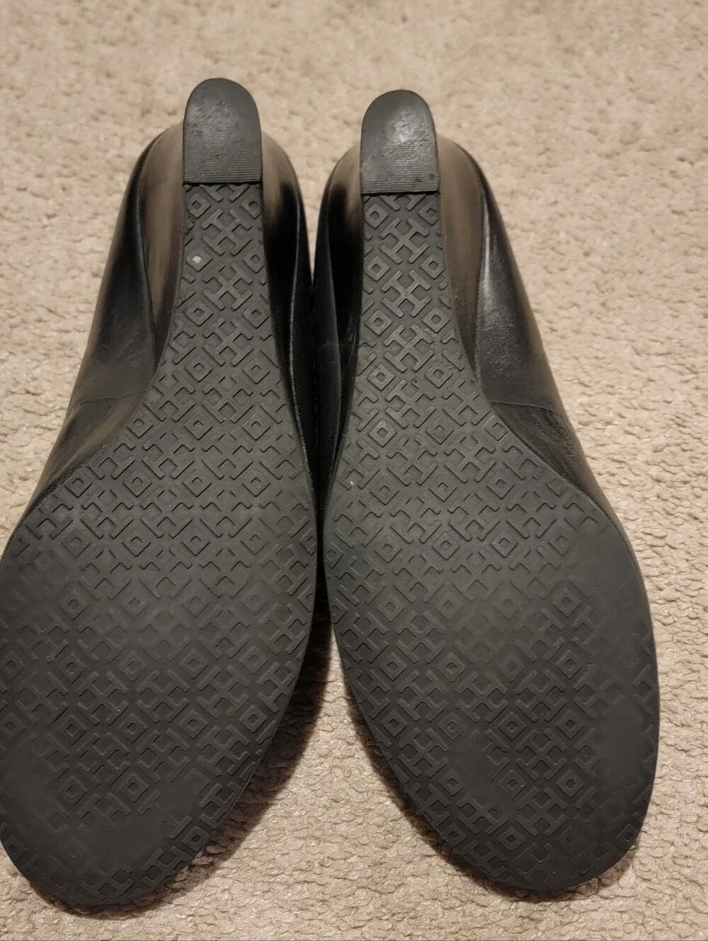 Tory Burch Sally Black Leather Gold Emblem Wedges Heels Pumps Size 11